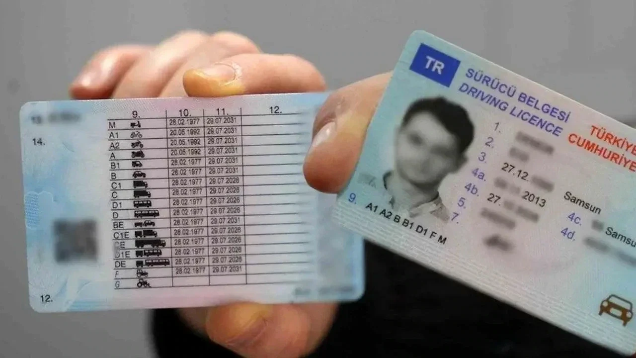 Ehliyeti Olanlar İçin Ek Gelir Fırsatları Ehliyeti olan bireylerin ek gelir fırsatlarını keşfetmek için sürücü belgeleri.