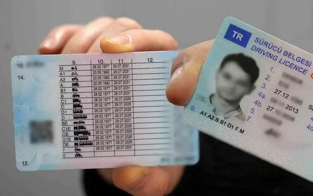 Ehliyeti Olanlar İçin Ek Gelir Fırsatları Ehliyeti olan bireylerin ek gelir fırsatlarını keşfetmek için sürücü belgeleri.