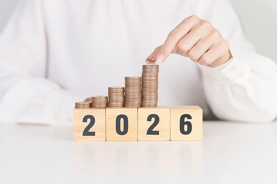 Finansal büyüme ve 2026 hedefleri 2026 yılına yönelik artan madeni paralarla finansal büyümeyi simgeleyen bir görsel.