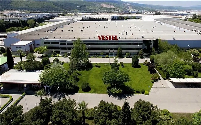 Vestel 2026 maaşları ve yan haklar rehberi Vestel'in fabrikası ve çevresindeki yeşil alanlar, çalışan maaşları ve yan haklar hakkında bilgi sunuyor.