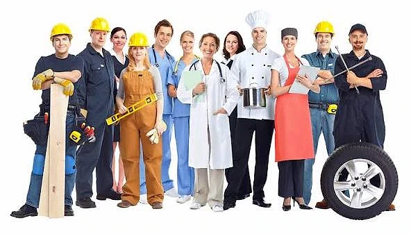 Çeşitli meslekleri temsil eden grup fotoğrafı Farklı meslek gruplarından bireylerin bir arada olduğu bir grup fotoğrafı.