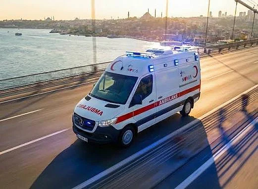 Ambulans şoförü alımı rehberi Ambulans şoförlüğü için gerekli belgeler ve iş imkânları hakkında bilgi veren kapak görseli.