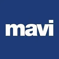 Mavi maaşları 2026 hakkında bilgi Mavi markasının logosu, mavi zemin üzerinde beyaz yazıyla 'mavi' yazıyor.